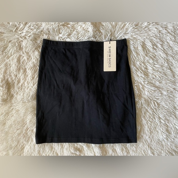 SHEIN basics mini skirt - Picture 2 of 2